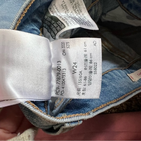 Levi’s Premium Ribcage Shorts - Picture 4 of 4